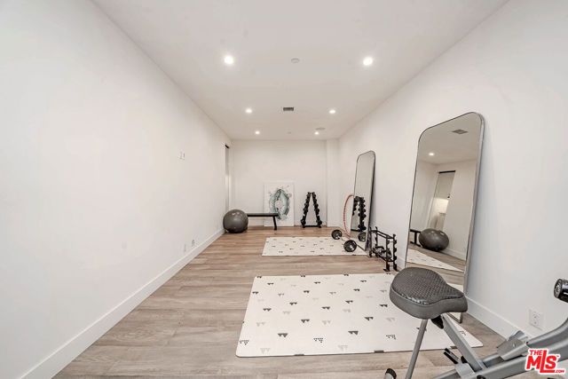 13311 W Magnolia Boulevard, Sherman Oaks, CA 91423