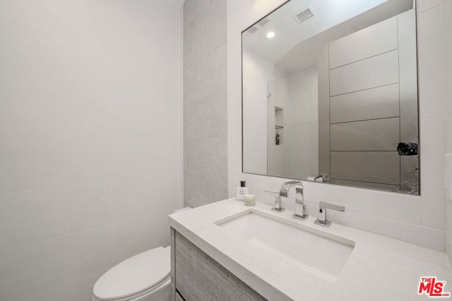 13311 W Magnolia Boulevard, Sherman Oaks, CA 91423