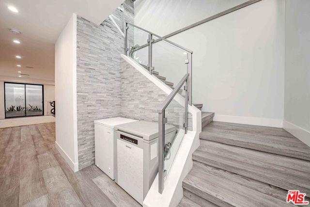 13311 W Magnolia Boulevard, Sherman Oaks, CA 91423