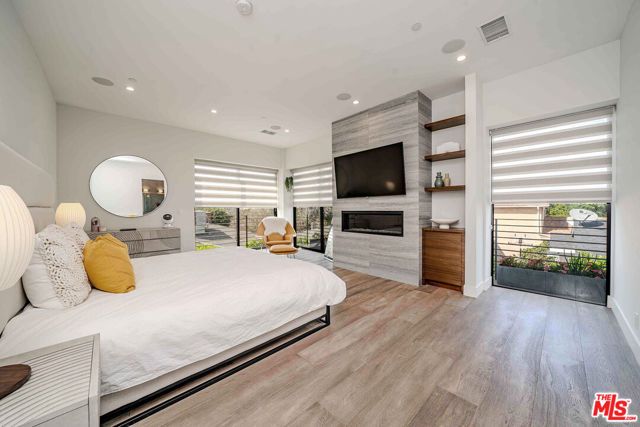 13311 W Magnolia Boulevard, Sherman Oaks, CA 91423