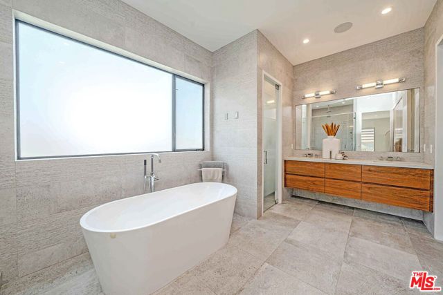 13311 W Magnolia Boulevard, Sherman Oaks, CA 91423