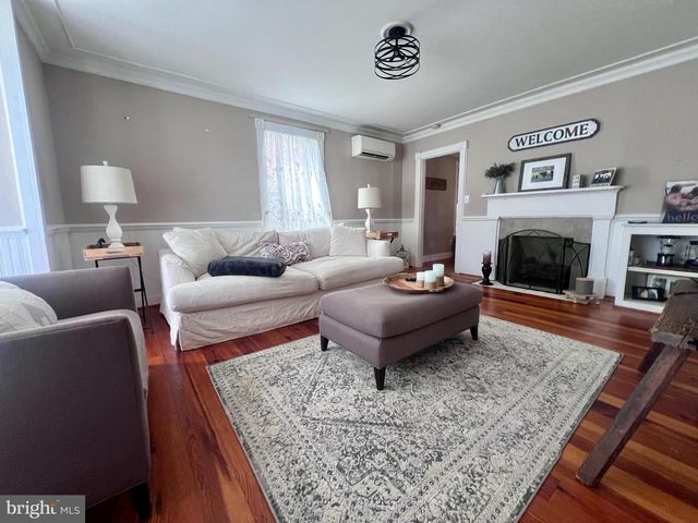 18 E LOUDOUN ST, Round Hill, VA 20141