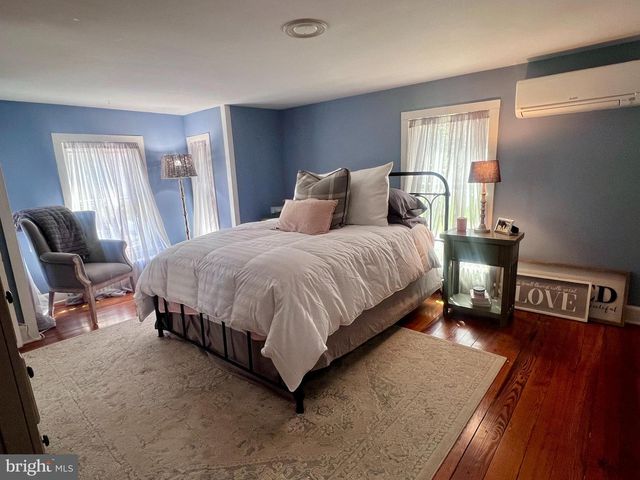 18 E LOUDOUN ST, Round Hill, VA 20141