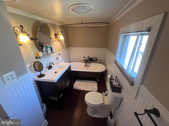 18 E LOUDOUN ST, Round Hill, VA 20141