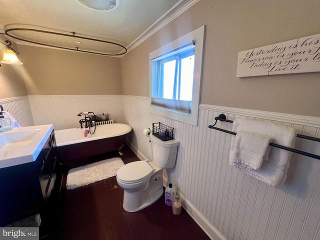 18 E LOUDOUN ST, Round Hill, VA 20141