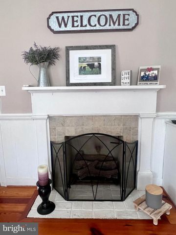 18 E LOUDOUN ST, Round Hill, VA 20141