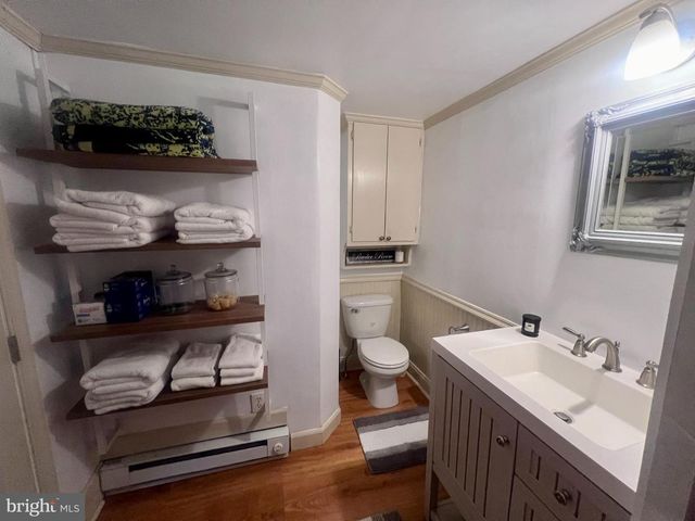 18 E LOUDOUN ST, Round Hill, VA 20141