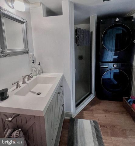 18 E LOUDOUN ST, Round Hill, VA 20141