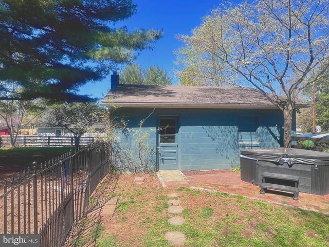 18 E LOUDOUN ST, Round Hill, VA 20141