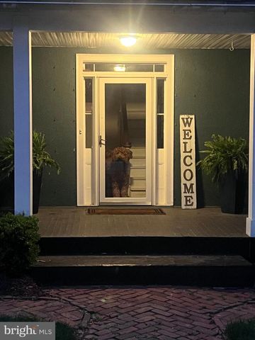 18 E LOUDOUN ST, Round Hill, VA 20141