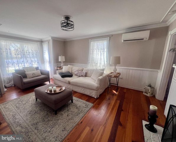 18 E LOUDOUN ST, Round Hill, VA 20141