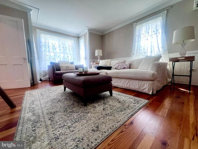 18 E LOUDOUN ST, Round Hill, VA 20141