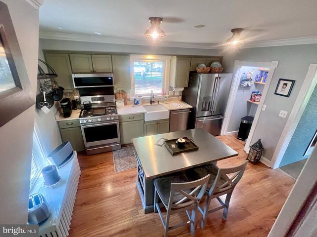 18 E LOUDOUN ST, Round Hill, VA 20141