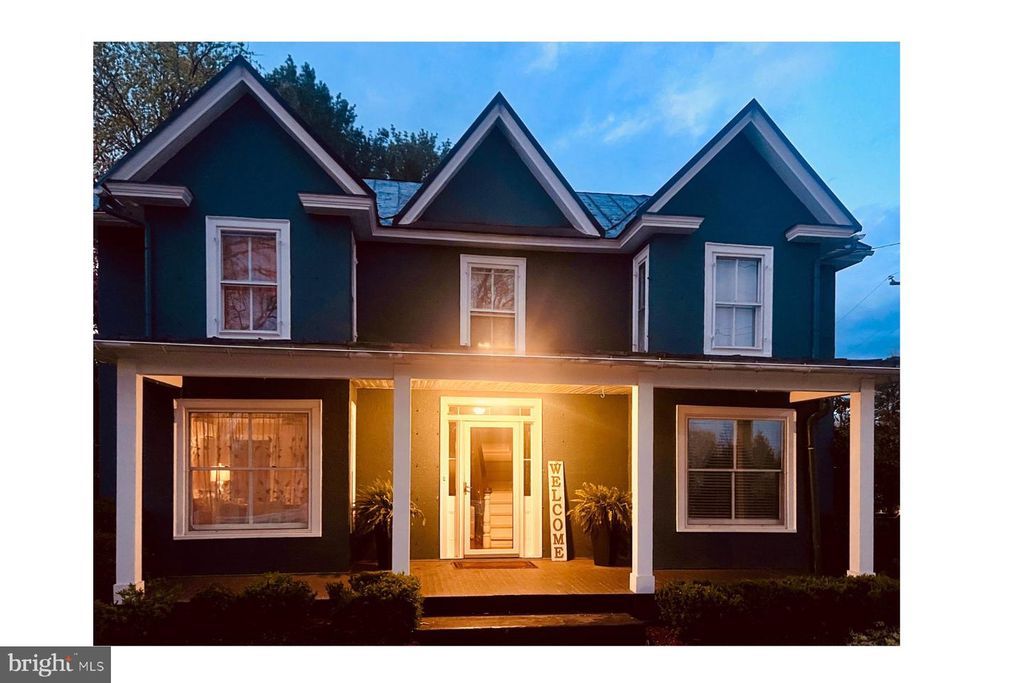 18 E LOUDOUN ST, Round Hill, VA 20141