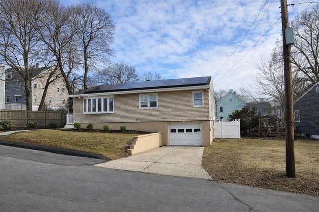 52 8th Avenue, Haverhill, MA 01830
