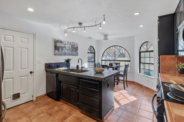 1168 Copper Cottage Ln, Modesto, CA 95355