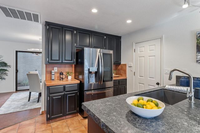 1168 Copper Cottage Ln, Modesto, CA 95355