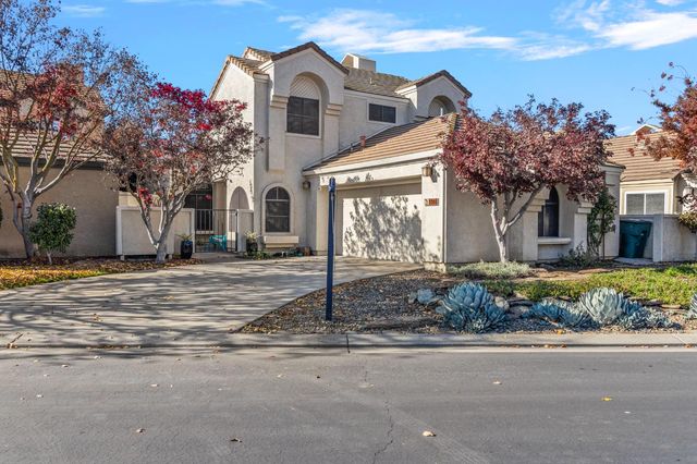 1168 Copper Cottage Ln, Modesto, CA 95355