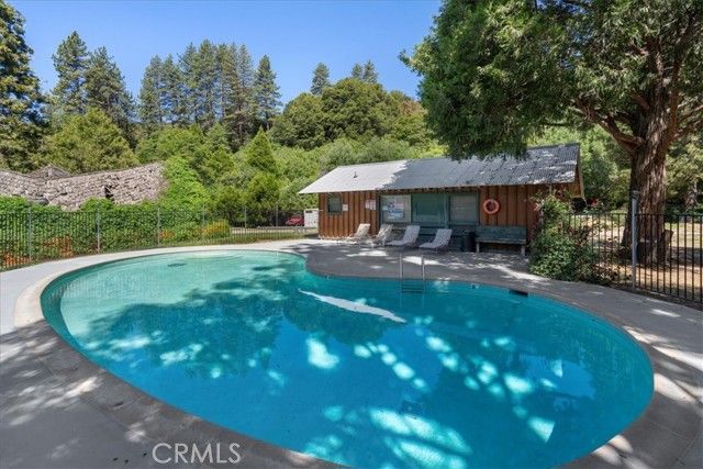 39950 Seven Oaks Rd, Angelus Oaks, CA 92305