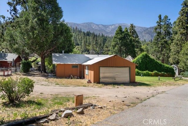 39950 Seven Oaks Rd, Angelus Oaks, CA 92305