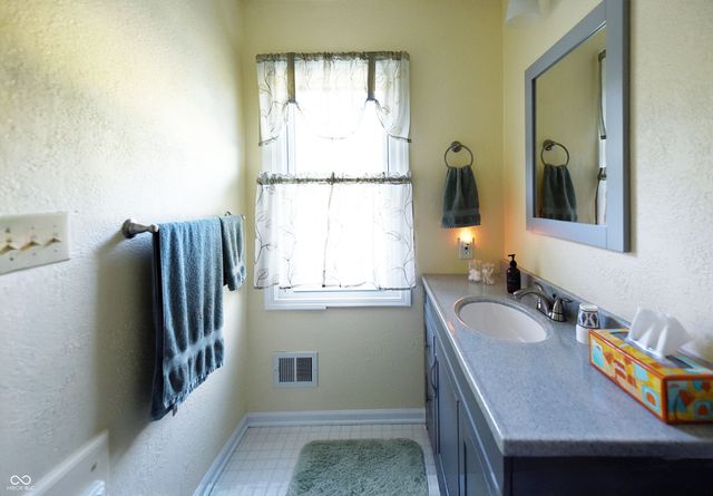519 Woodland East Drive, Greenfield, IN 46140