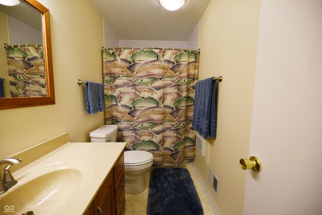 519 Woodland East Drive, Greenfield, IN 46140