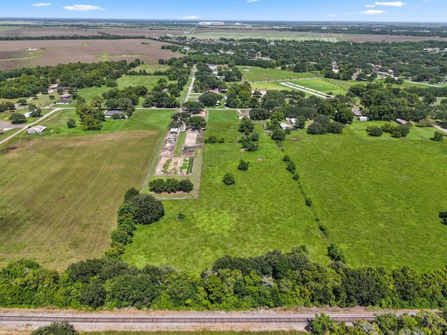 118 Cedar Vale Road, Bay City, TX 77414