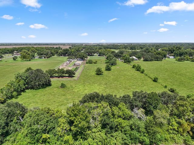 118 Cedar Vale Road, Bay City, TX 77414
