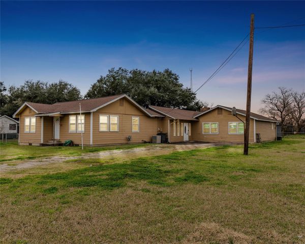 118 Cedar Vale Road, Bay City, TX 77414
