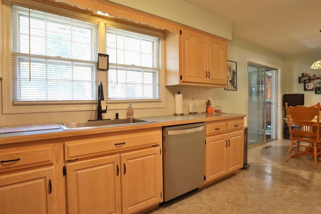 3130 E Lomita Street, Springfield, MO 65804