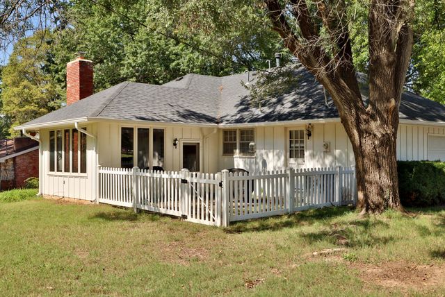 3130 E Lomita Street, Springfield, MO 65804