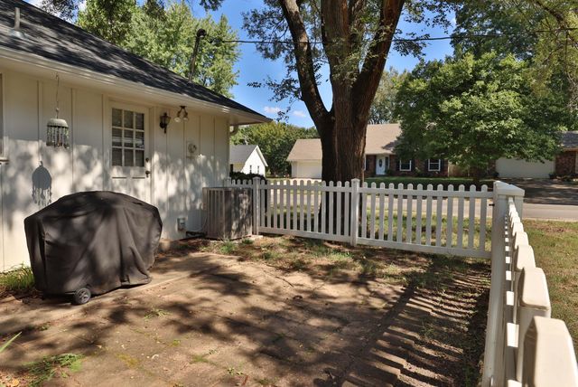 3130 E Lomita Street, Springfield, MO 65804