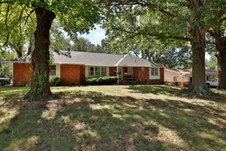 3130 E Lomita Street, Springfield, MO 65804