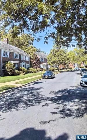 34 Meadowbrook Place A, Maplewood, NJ 07040