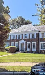 34 Meadowbrook Place A, Maplewood, NJ 07040