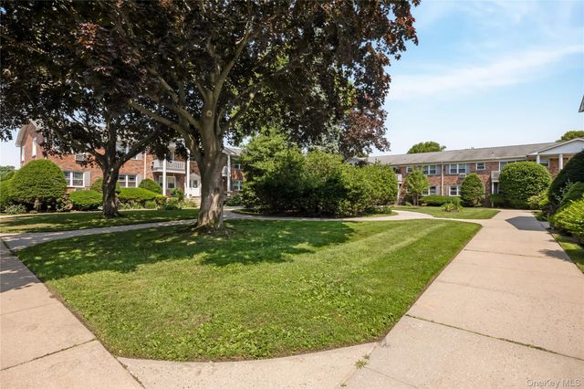 68 Fairharbor Drive 68, Patchogue, NY 11772
