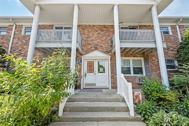 68 Fairharbor Drive 68, Patchogue, NY 11772