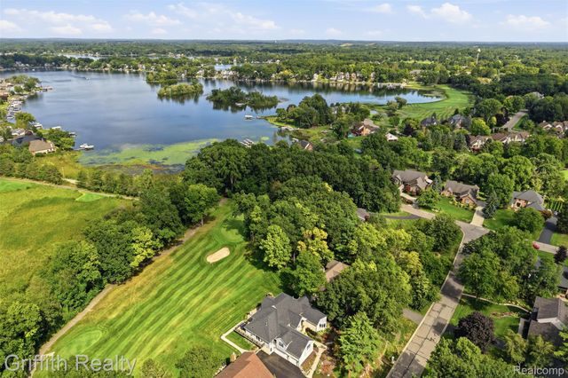 4473 Oak Pointe Drive, Genoa Township, MI 48116