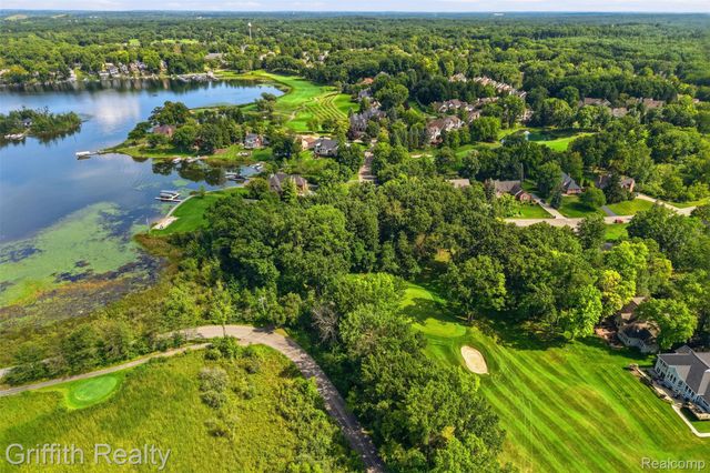 4473 Oak Pointe Drive, Genoa Township, MI 48116