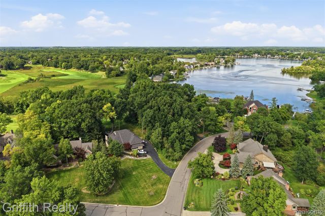 4473 Oak Pointe Drive, Genoa Township, MI 48116