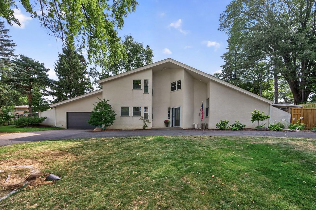 2420 Simpson Street, Roseville, MN 55113 — photo 3