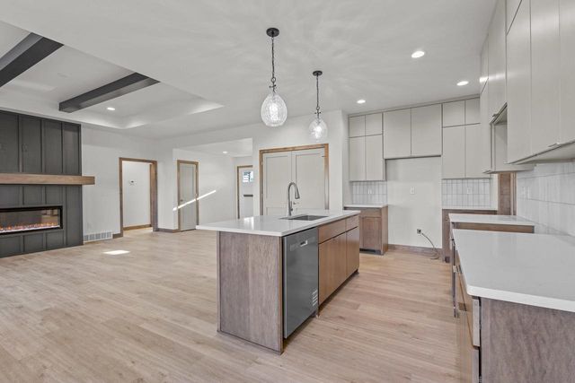1418 DIVINITY DRIVE, De Pere, WI 54115