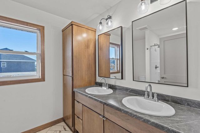 1418 DIVINITY DRIVE, De Pere, WI 54115