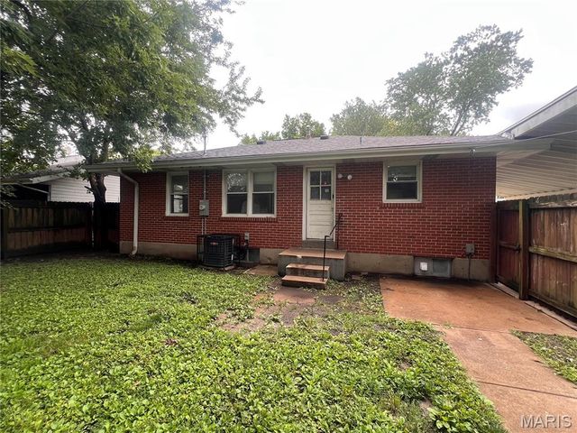 740 Crowder Drive, Florissant, MO 63031