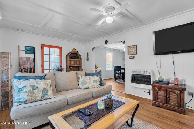 40 Frederick Place, Keansburg, NJ 07734