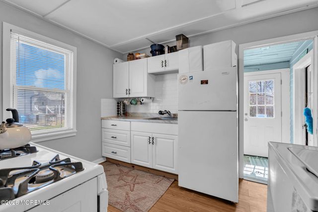 40 Frederick Place, Keansburg, NJ 07734