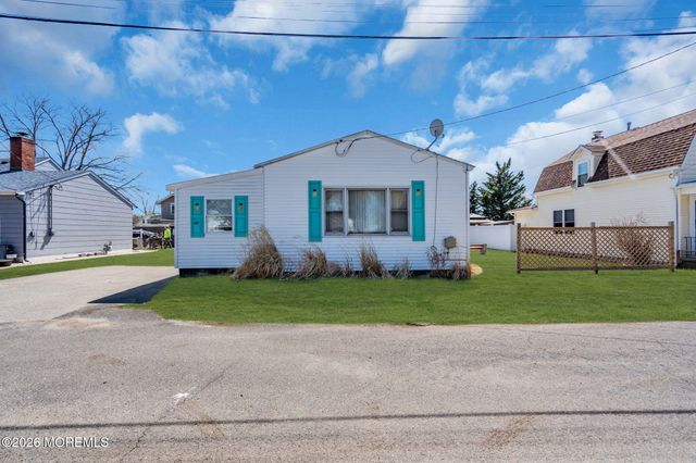 40 Frederick Place, Keansburg, NJ 07734