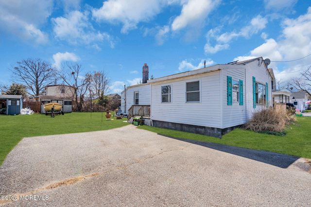 40 Frederick Place, Keansburg, NJ 07734