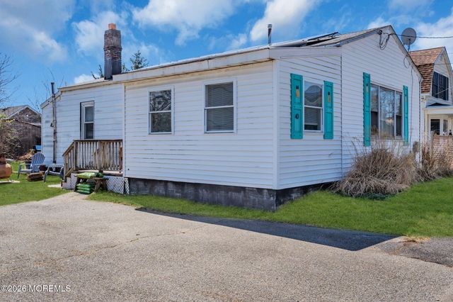 40 Frederick Place, Keansburg, NJ 07734