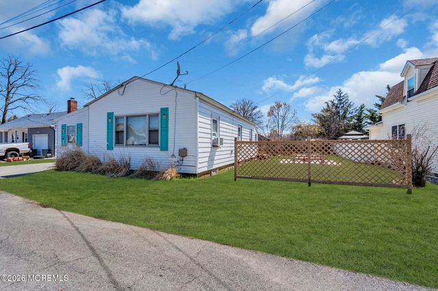 40 Frederick Place, Keansburg, NJ 07734